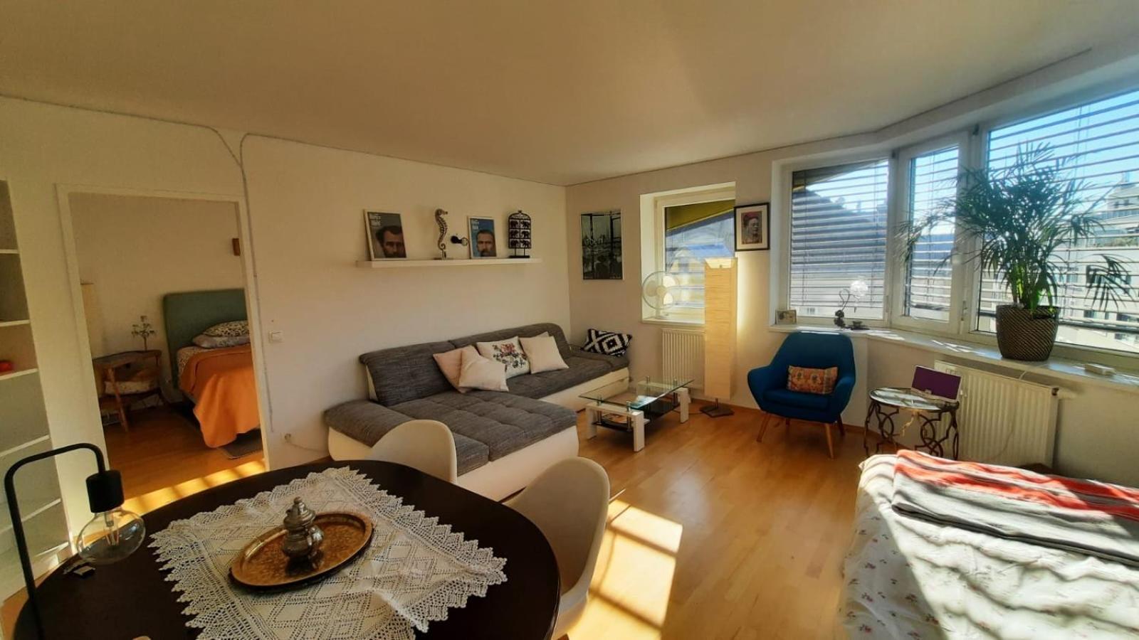 Charming Flat On Top Floor With Great View Wien